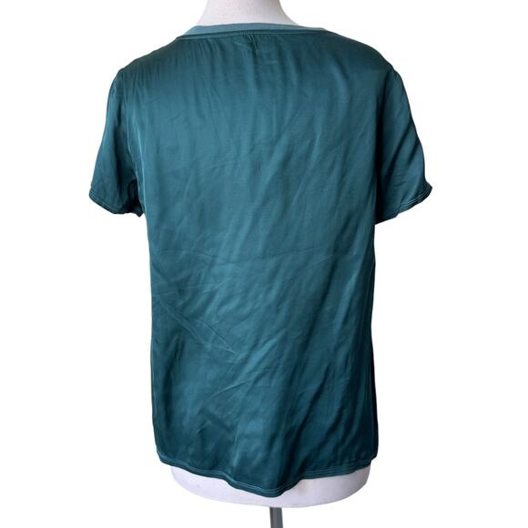 NATION LTD. June Hammered Satin V Neck Short Sleeve T Shirt Green SMALL - Picture 2 of 12